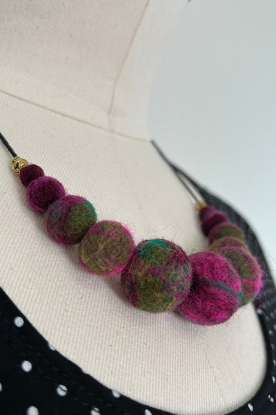 Wool Necklace in Purple Deadnettle