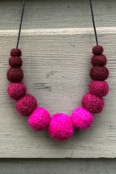 Wool Necklace in Orchid
