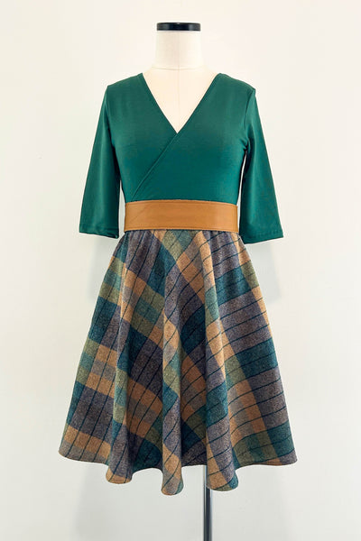 Golden Loch Dress w/ Pockets SMALL