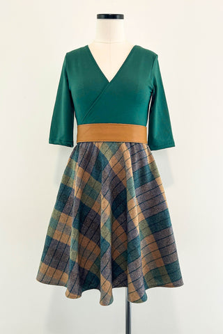 Golden Loch Dress w/ Pockets SMALL