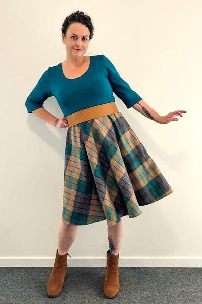 Golden Loch Dress w/ Pockets MEDIUM