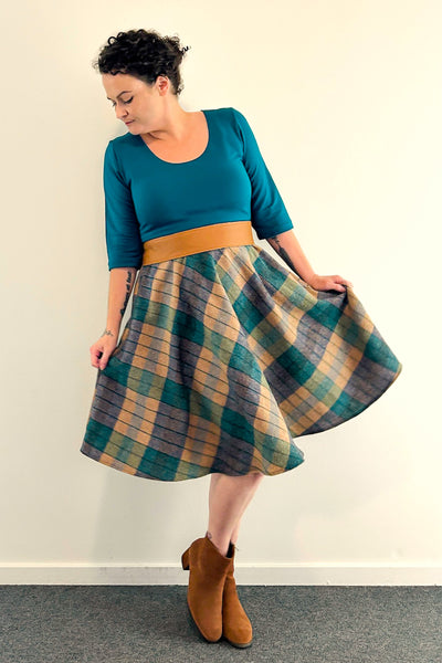 Golden Loch Dress w/ Pockets MEDIUM