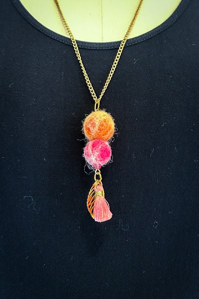 Wool Necklace in Peachy Blossom