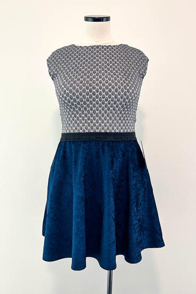 Glisten Up Dress w/ Pockets LARGE