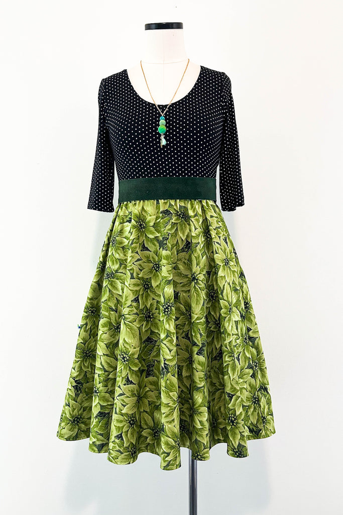 Poinsettia Dress w/ Pockets SMALL