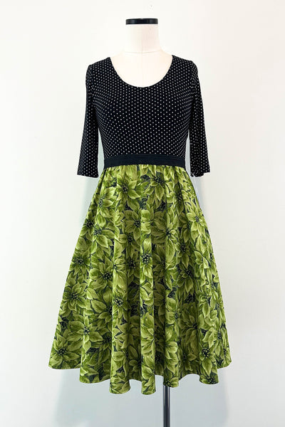 Poinsettia Dress w/ Pockets SMALL