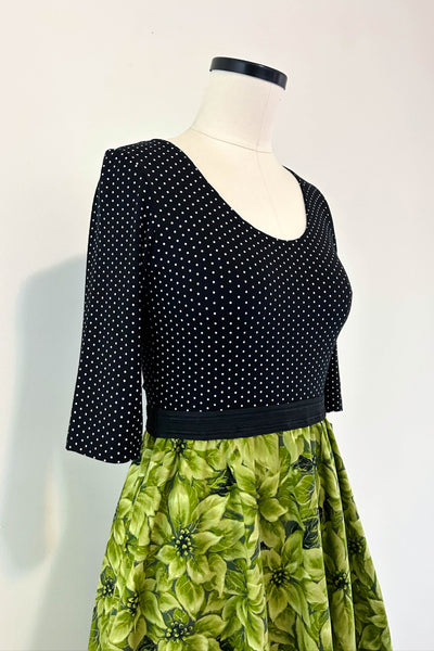 Poinsettia Dress w/ Pockets SMALL