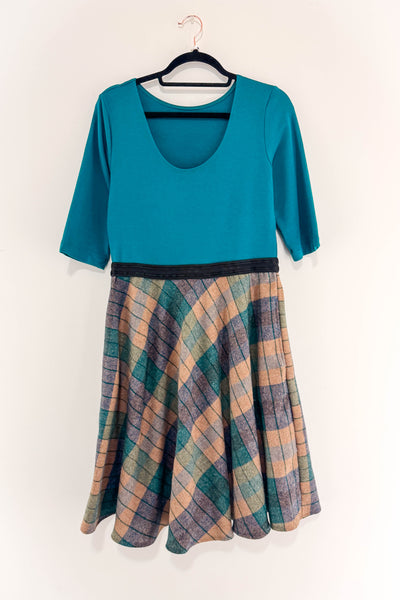 Golden Loch Dress w/ Pockets MEDIUM