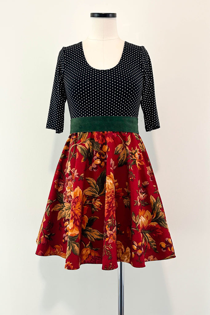 Good Cheer Dress w/ Pockets SMALL