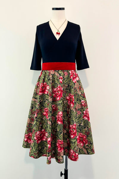 Wreath Witherspoon Dress w/ Pockets MEDIUM