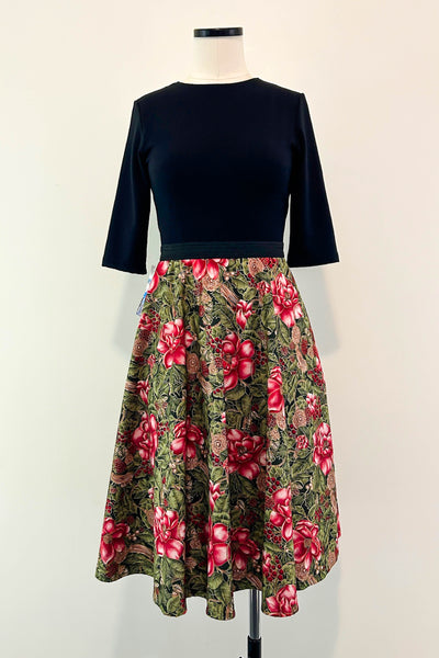 Wreath Witherspoon Dress w/ Pockets MEDIUM