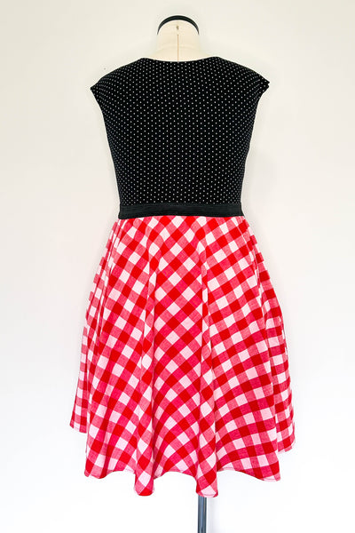 Picnic Dress w/ Pockets LARGE