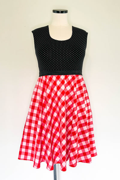 Picnic Dress w/ Pockets LARGE