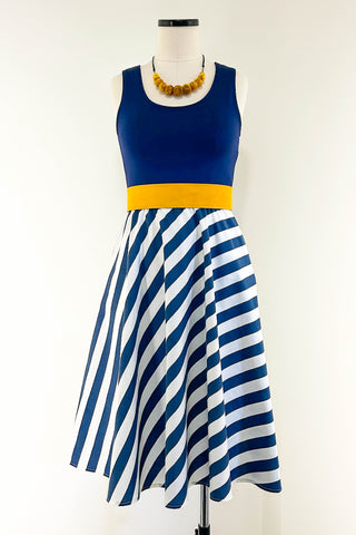 Regatta Dress w/ Pockets MEDIUM