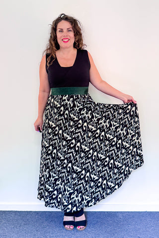 Black & White Dress w/ Pockets SMALL