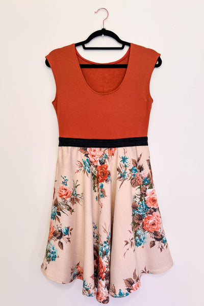 Rosebud Dress w/ Pockets SMALL