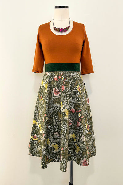 Autumn Fjord Dress w/ Pockets MEDIUM