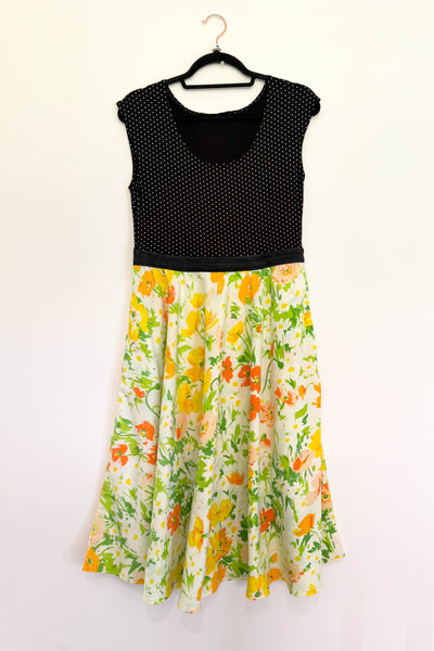 Buttercup Meadow Dress w/ Pockets MEDIUM