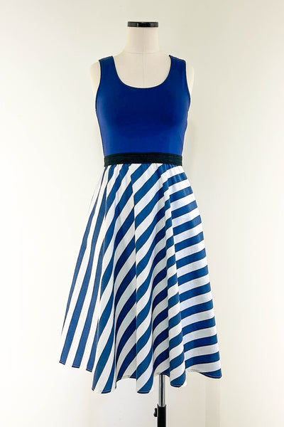 Regatta Dress w/ Pockets MEDIUM