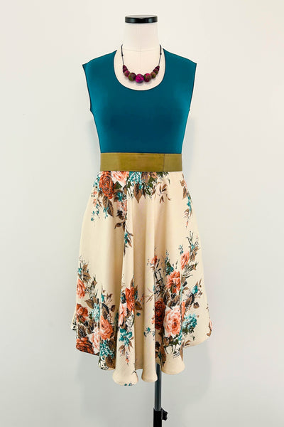 Rosebud Dress w/ Pockets MEDIUM