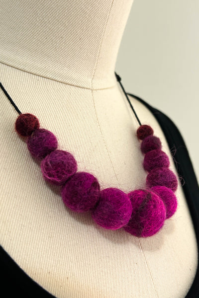 Wool Necklace in Orchid