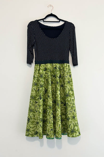 Poinsettia Dress w/ Pockets SMALL