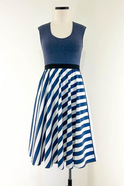 Regatta Dress w/ Pockets SMALL
